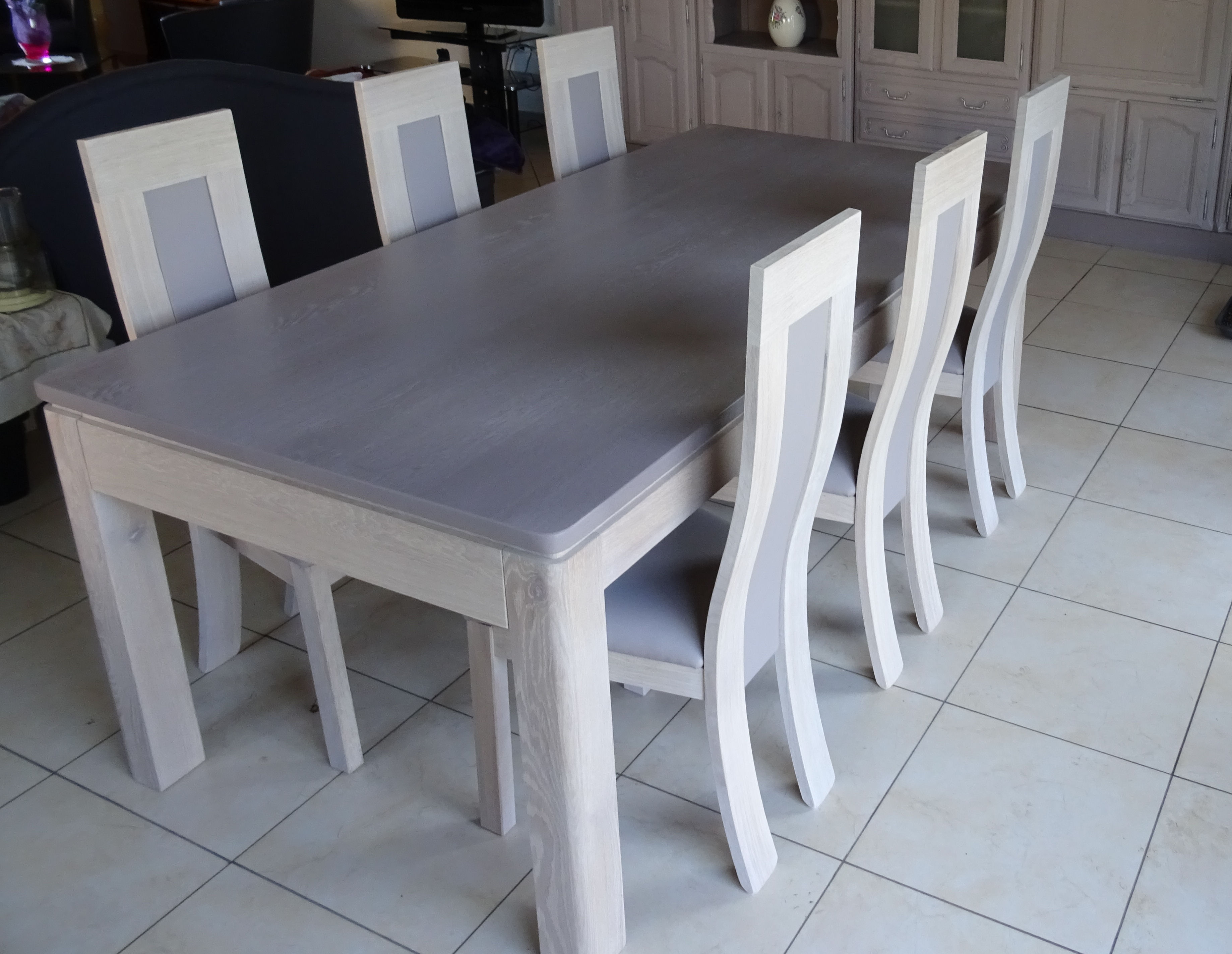 Table rectangulaire en chêne massif gris avec allonges